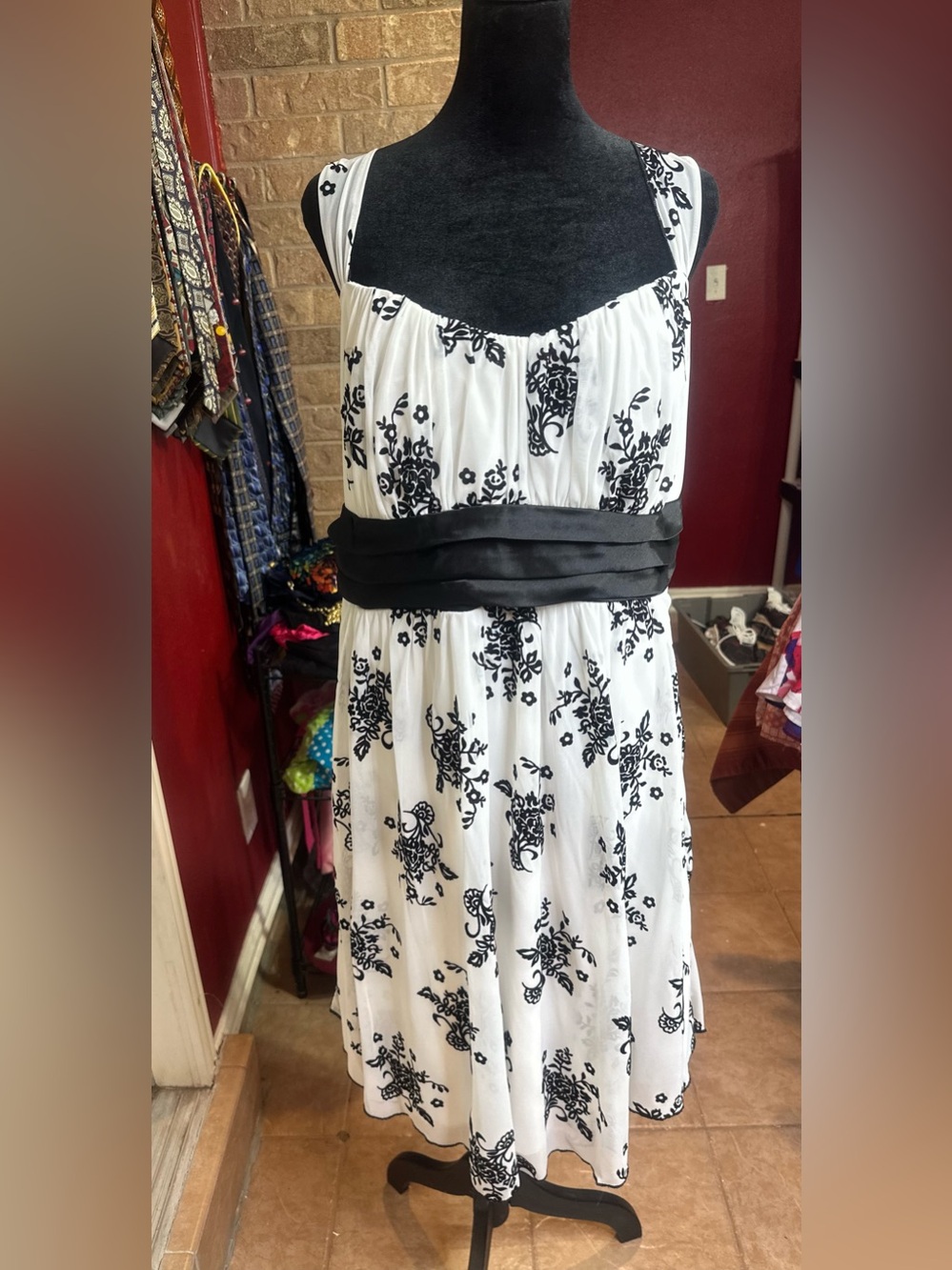 Trixxi 2X Black White Floral Flocked Dress Empire Waist Sleeveless Cocktail Plus - Picture 2 of 12